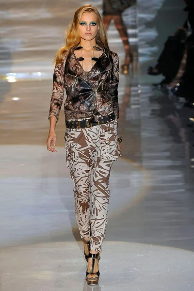 Look 25